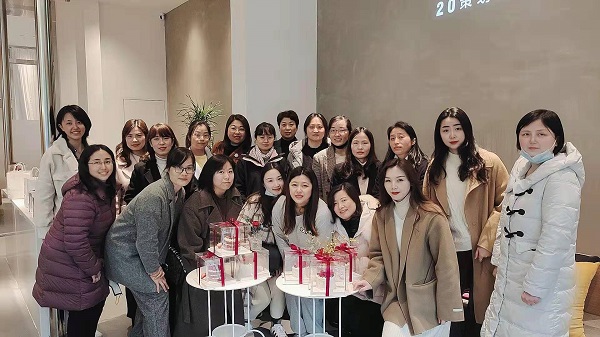 巧手做烘焙，甜蜜好时光——地产集团工会举行妇女节主题烘焙运动